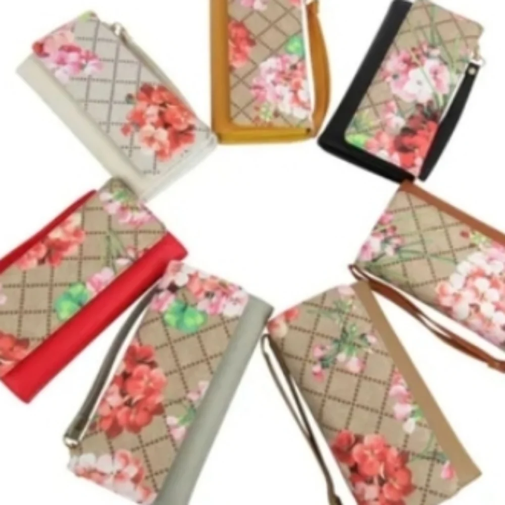 ❗ CLEARANCE❗NWT $59 AR New York Floral Faux Leather Wallets